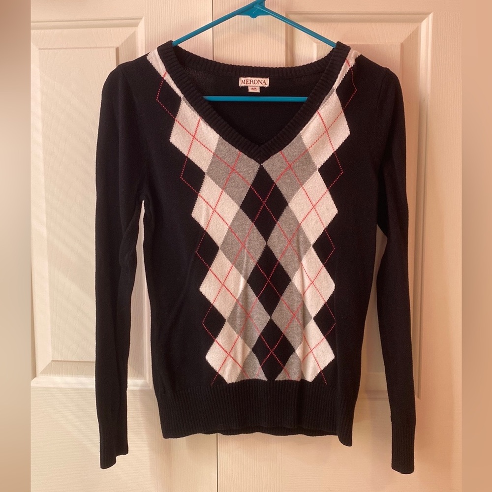 V neck argyle sweater black white and pink detail